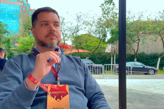 O terreno alugado e o império esquecido: Por que sua estratégia digital pode estar com os dias contados